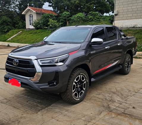 TOYOTA HILUX 2.8 D-4D TURBO DIESEL CD SRX 4X4 AUTOMÁTICO